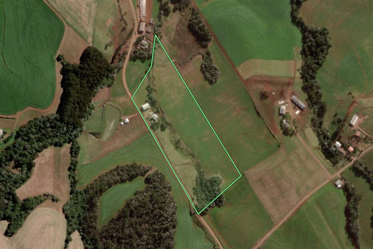 Imagem de satélite do imóvel rural em Mariópolis (PR), com o contorno declarado no CAR desenhado por cima.
