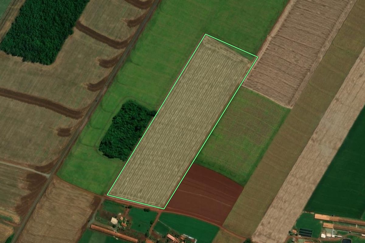 Imagem de satélite do imóvel rural em Maripá (PR), com o contorno declarado no CAR desenhado por cima.