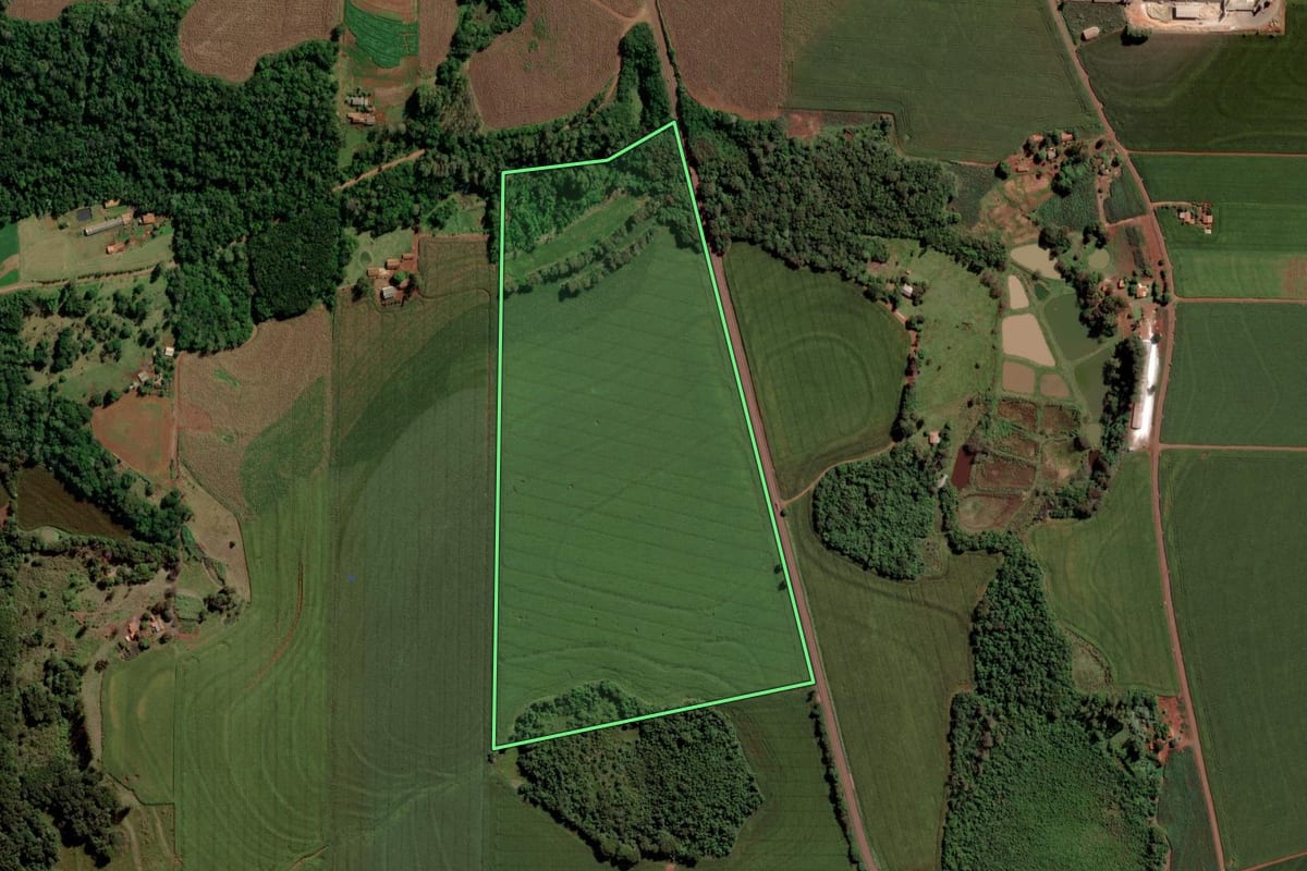 Imagem de satélite do imóvel rural em Maripá (PR), com o contorno declarado no CAR desenhado por cima.