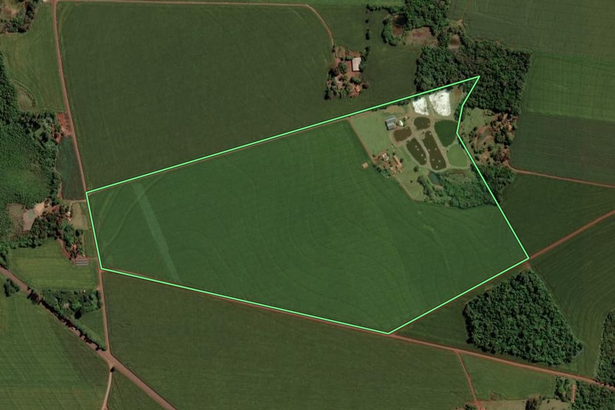 Imagem de satélite do imóvel rural em Maripá (PR), com o contorno declarado no CAR desenhado por cima.