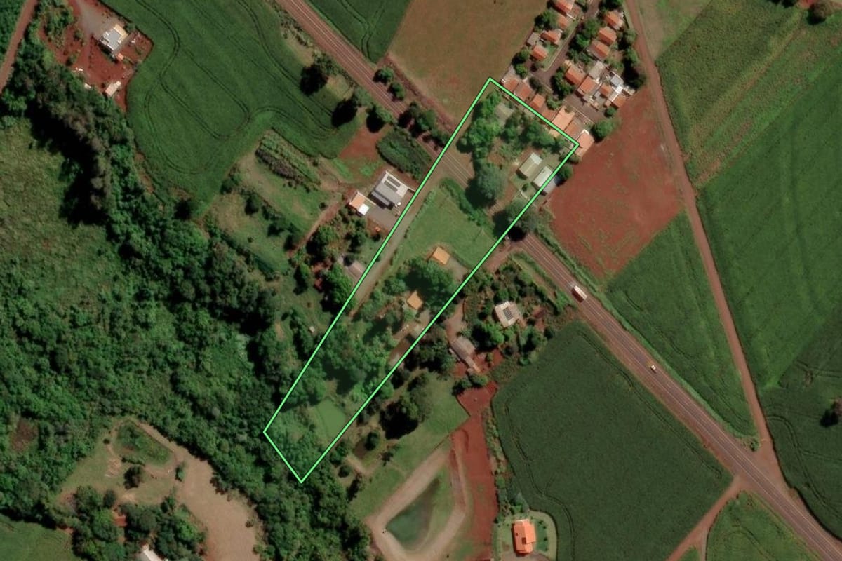 Imagem de satélite do imóvel rural em Maripá (PR), com o contorno declarado no CAR desenhado por cima.
