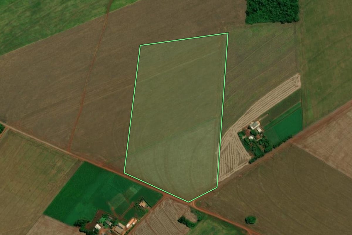 Imagem de satélite do imóvel rural em Maripá (PR), com o contorno declarado no CAR desenhado por cima.