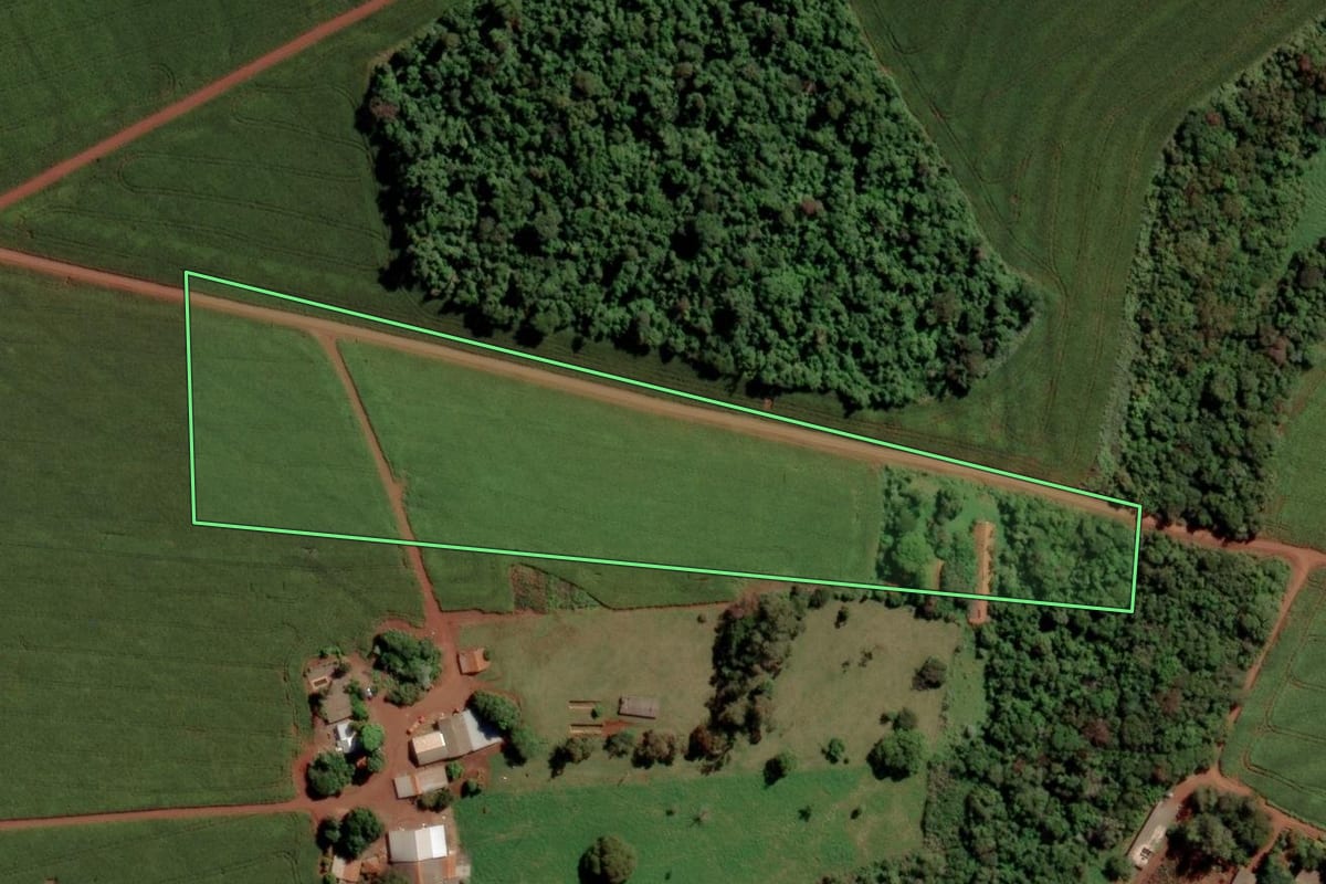Imagem de satélite do imóvel rural em Maripá (PR), com o contorno declarado no CAR desenhado por cima.