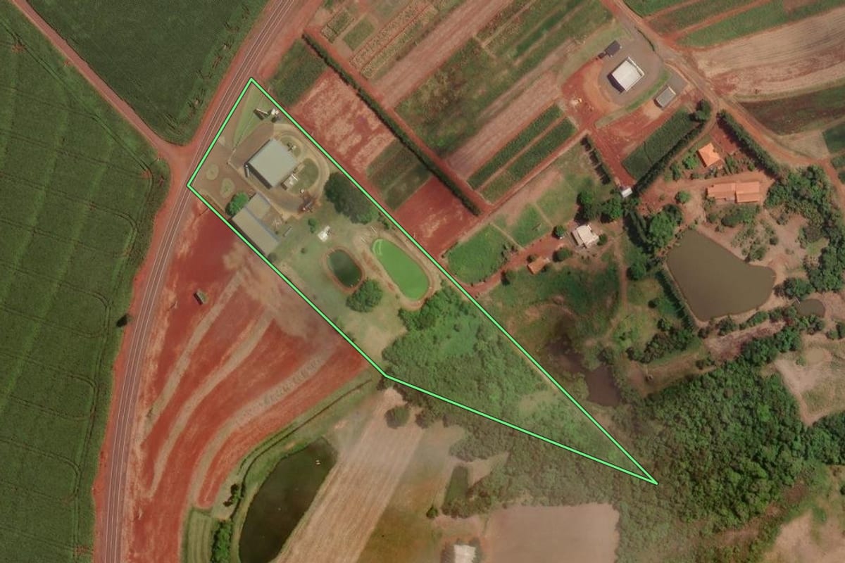 Imagem de satélite do imóvel rural em Maripá (PR), com o contorno declarado no CAR desenhado por cima.