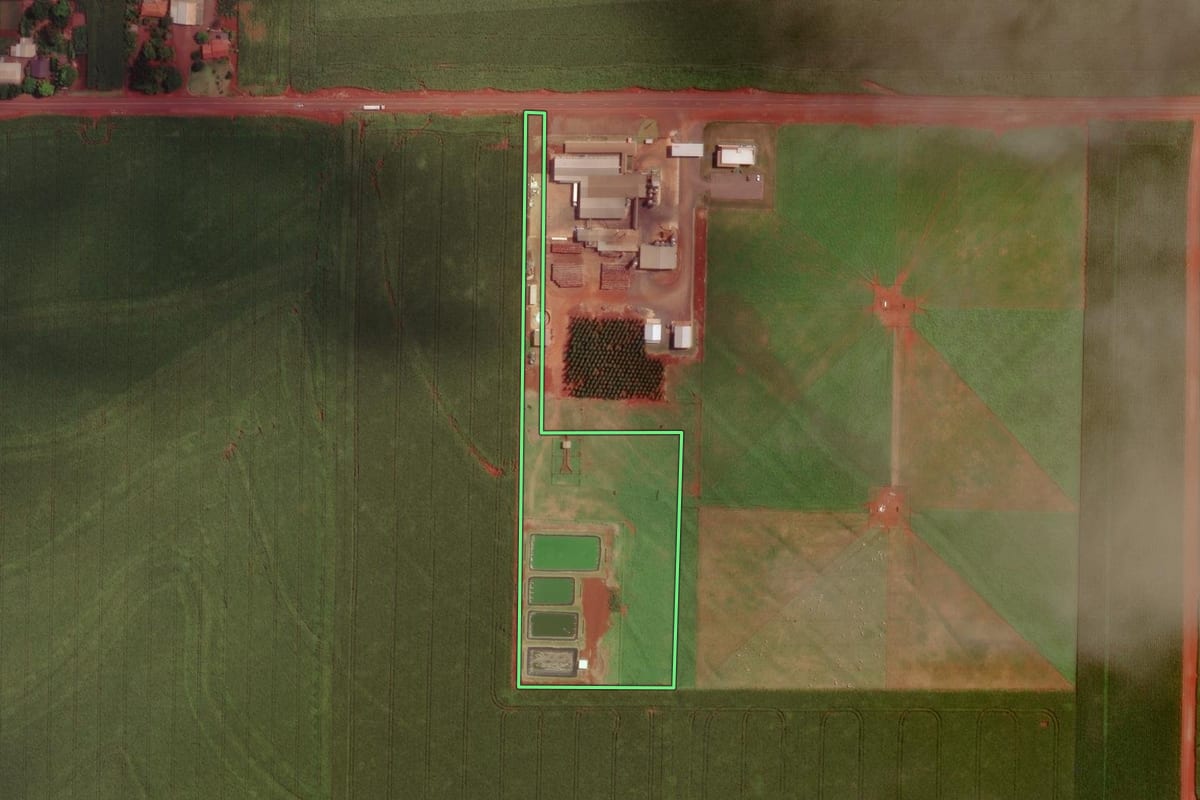 Imagem de satélite do imóvel rural em Maripá (PR), com o contorno declarado no CAR desenhado por cima.