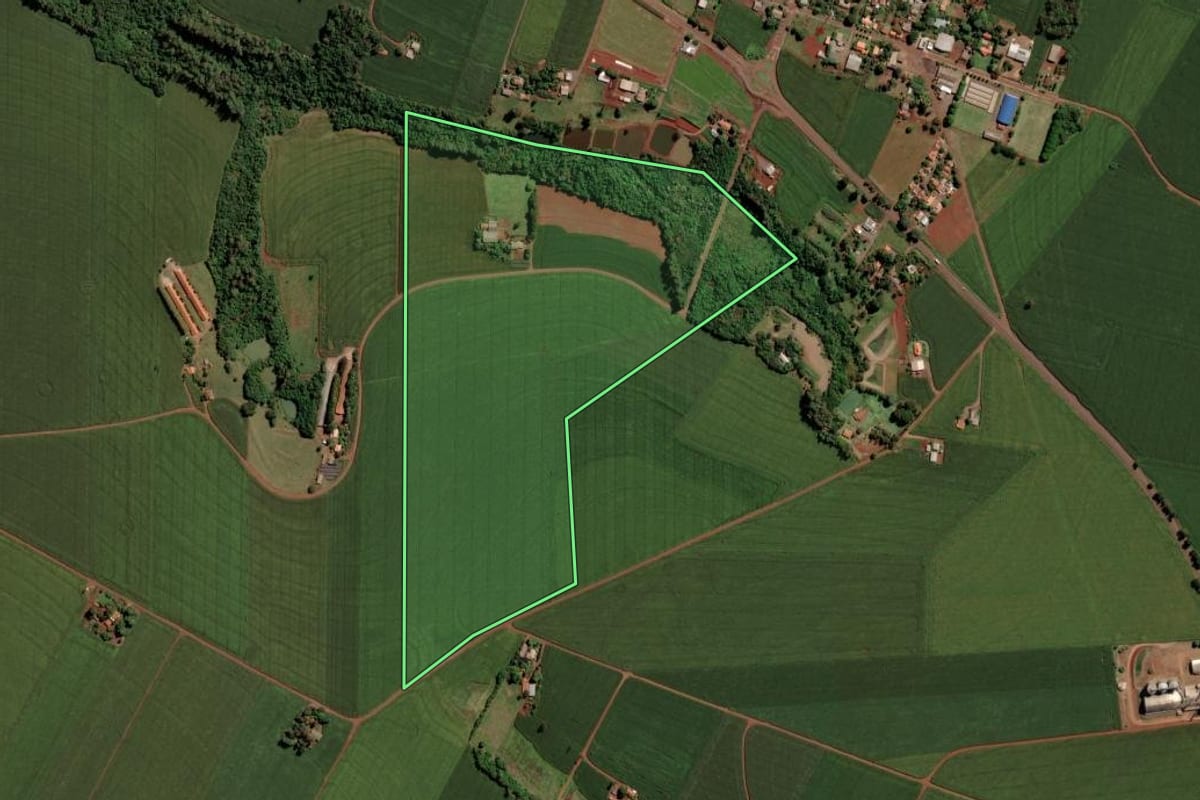 Imagem de satélite do imóvel rural em Maripá (PR), com o contorno declarado no CAR desenhado por cima.