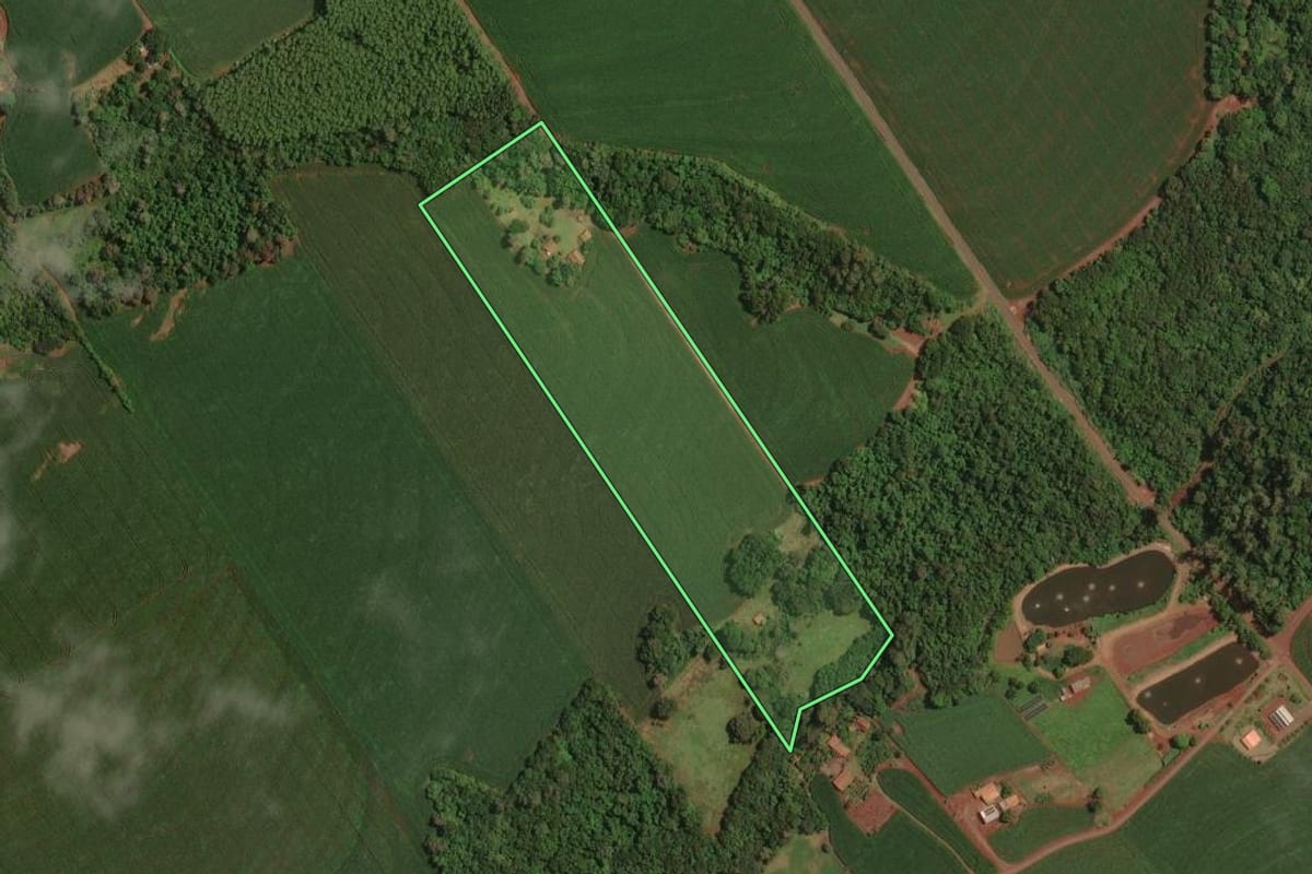 Imagem de satélite do imóvel rural em Maripá (PR), com o contorno declarado no CAR desenhado por cima.