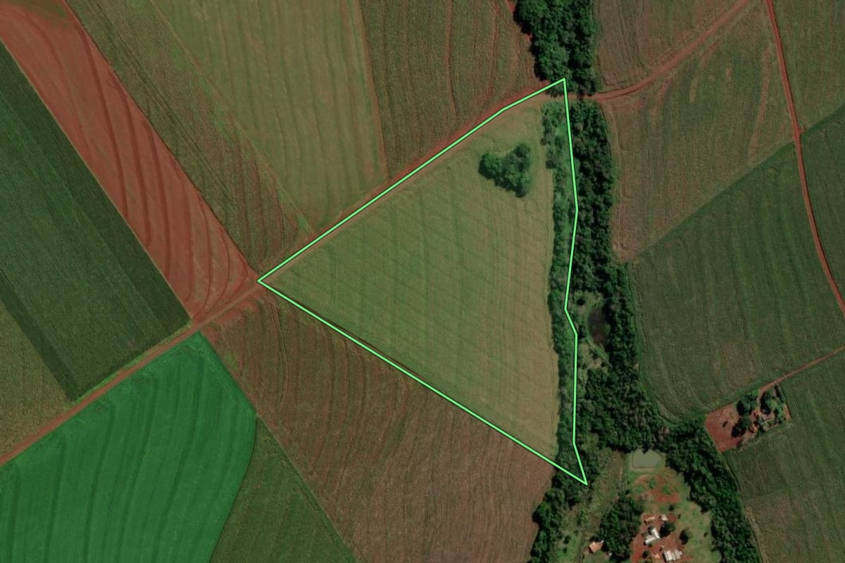 Imagem de satélite do imóvel rural em Maripá (PR), com o contorno declarado no CAR desenhado por cima.