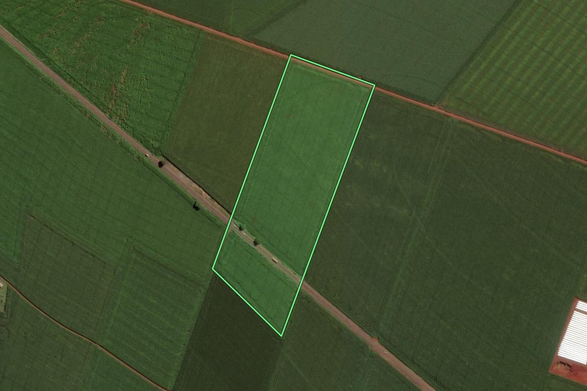 Imagem de satélite do imóvel rural em Maripá (PR), com o contorno declarado no CAR desenhado por cima.