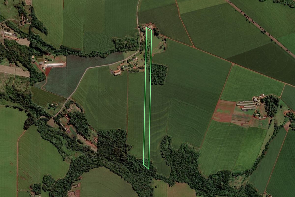 Imagem de satélite do imóvel rural em Maripá (PR), com o contorno declarado no CAR desenhado por cima.
