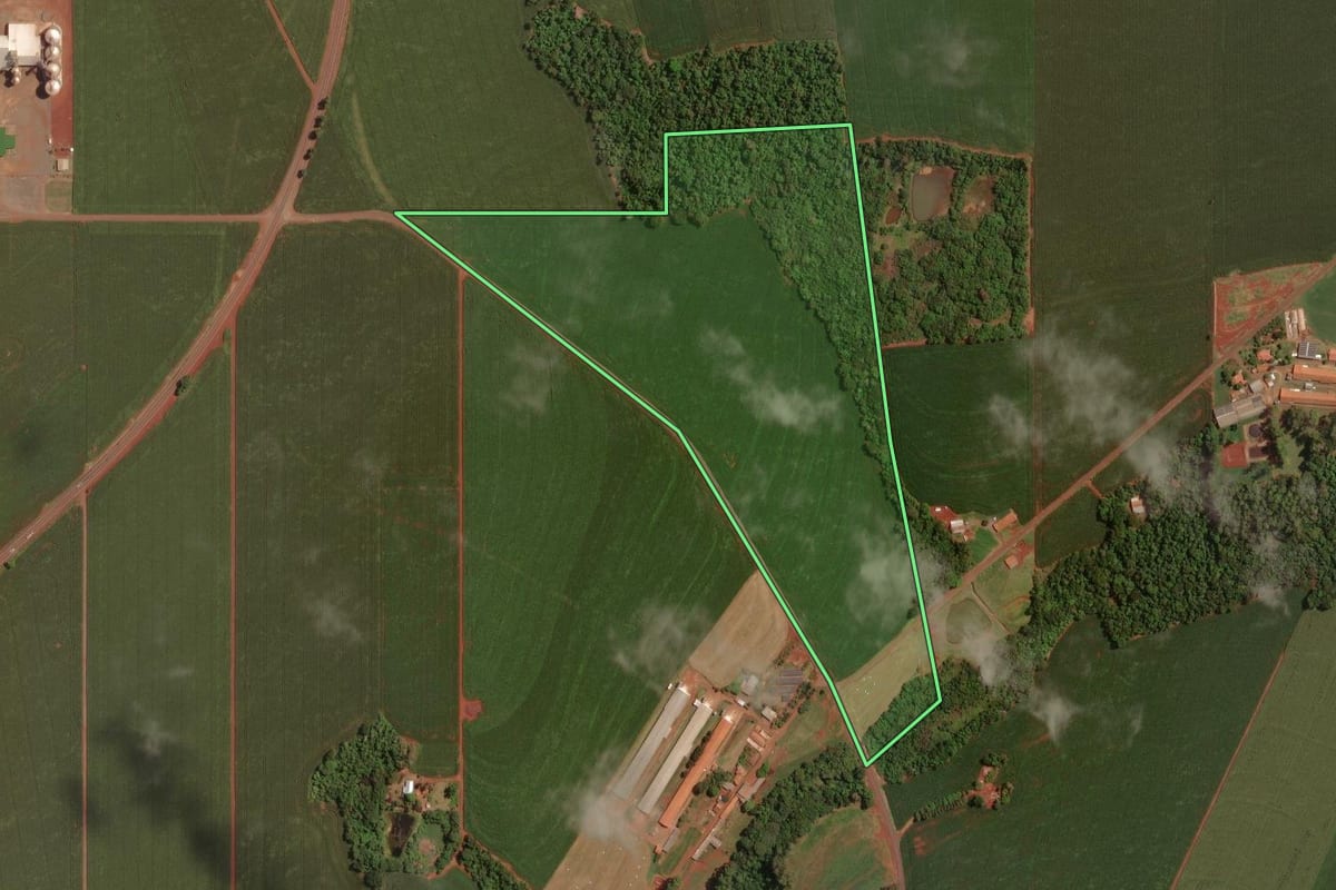 Imagem de satélite do imóvel rural em Maripá (PR), com o contorno declarado no CAR desenhado por cima.