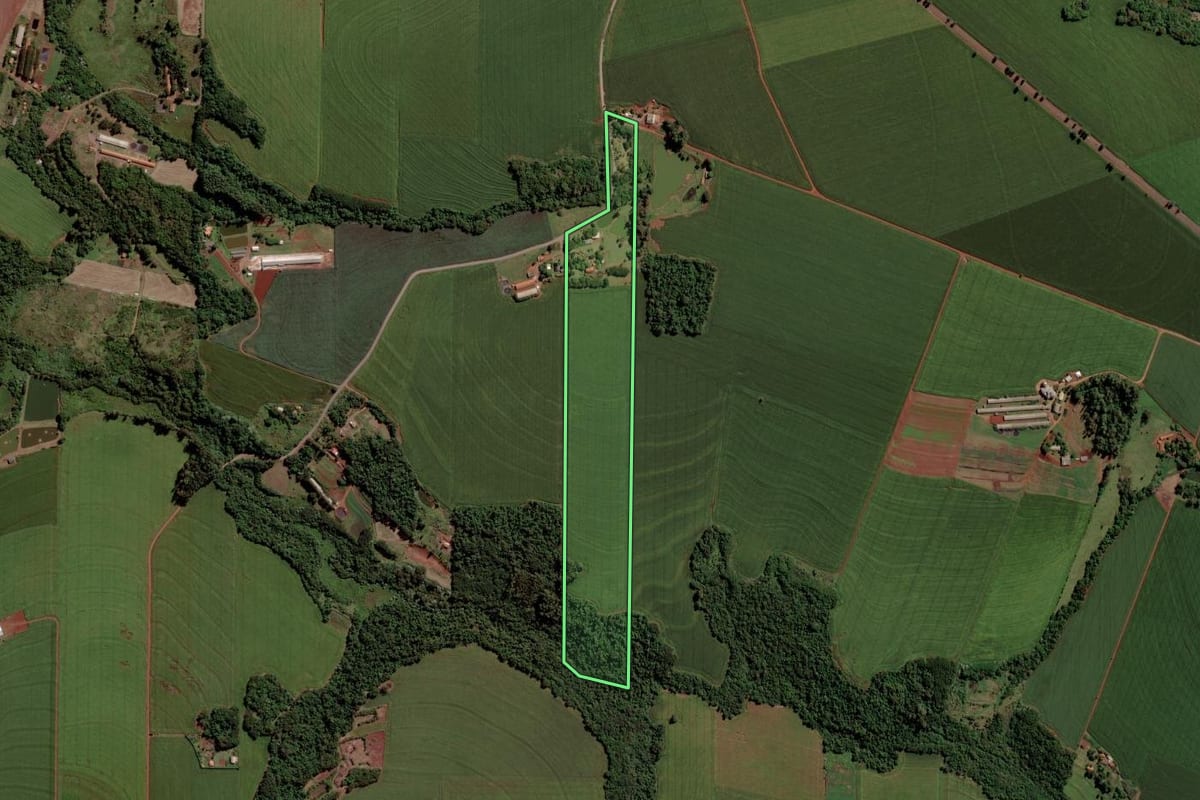 Imagem de satélite do imóvel rural em Maripá (PR), com o contorno declarado no CAR desenhado por cima.