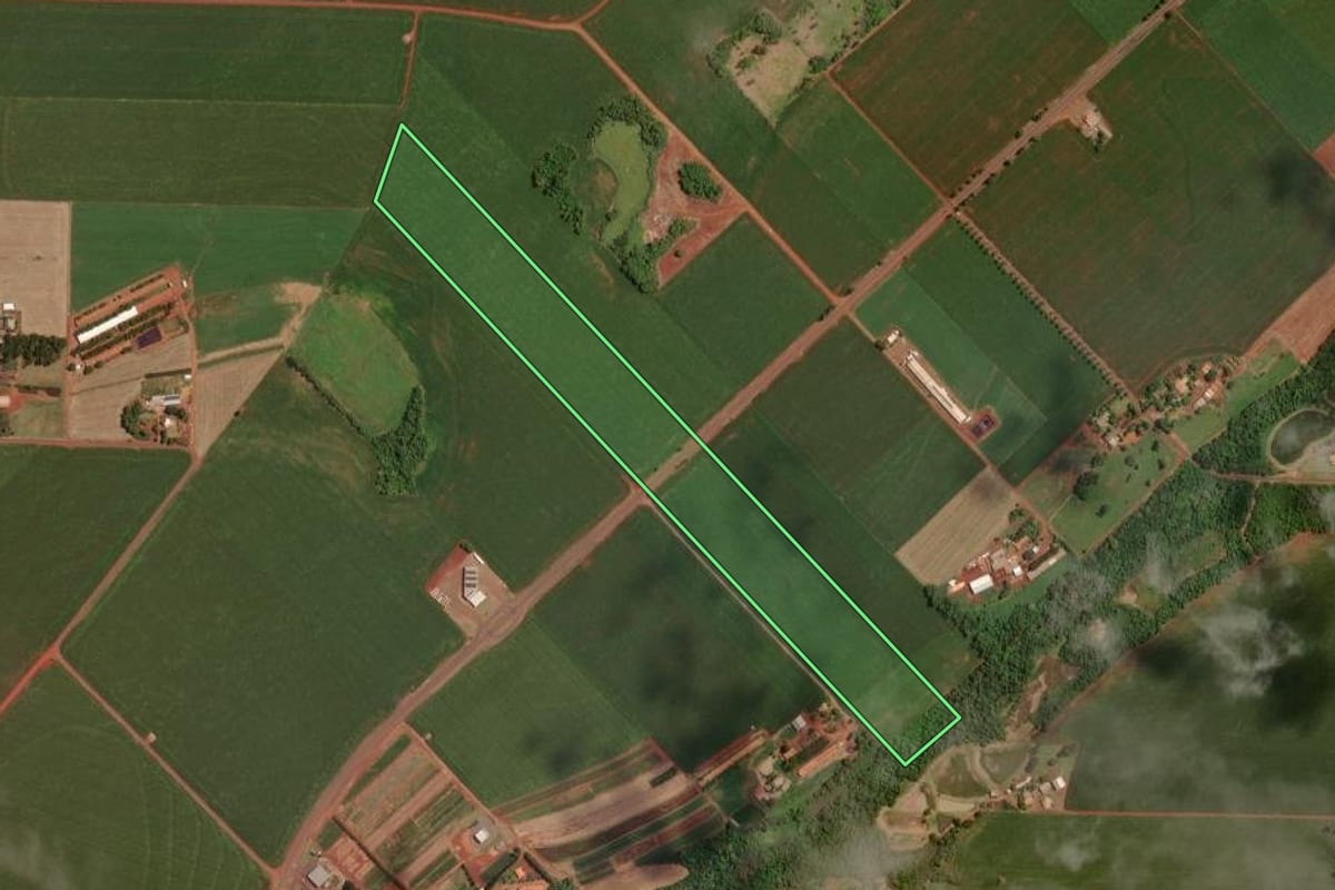 Imagem de satélite do imóvel rural em Maripá (PR), com o contorno declarado no CAR desenhado por cima.