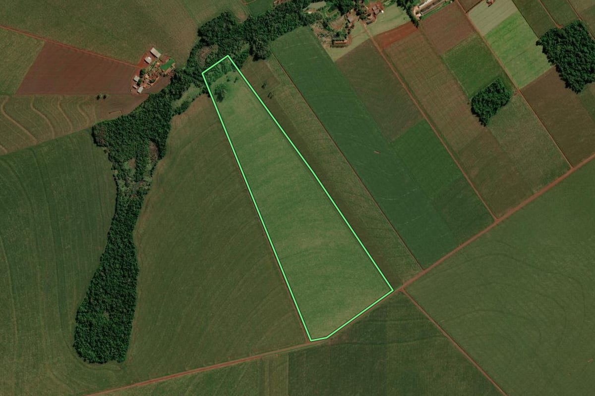 Imagem de satélite do imóvel rural em Maripá (PR), com o contorno declarado no CAR desenhado por cima.