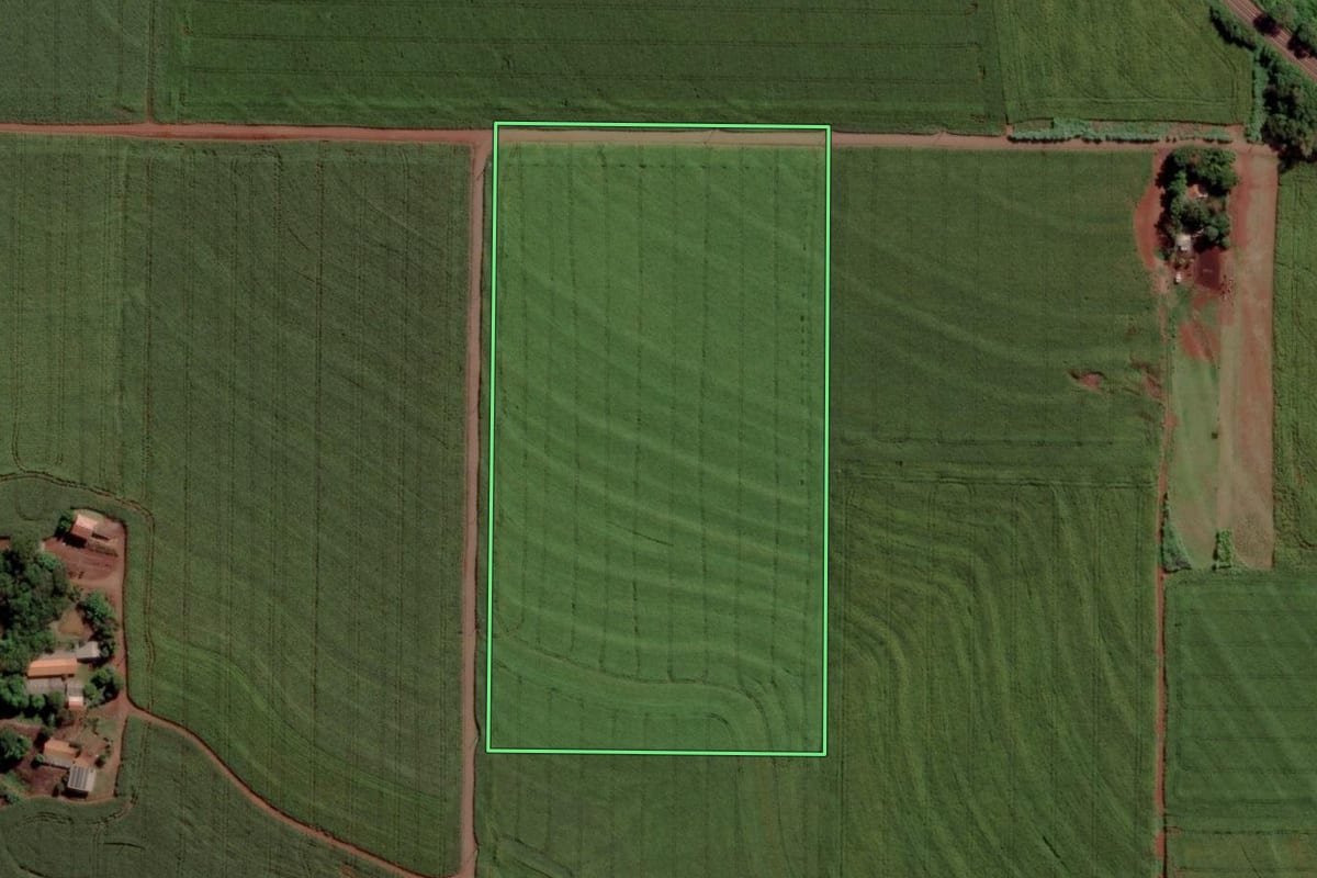 Imagem de satélite do imóvel rural em Maripá (PR), com o contorno declarado no CAR desenhado por cima.