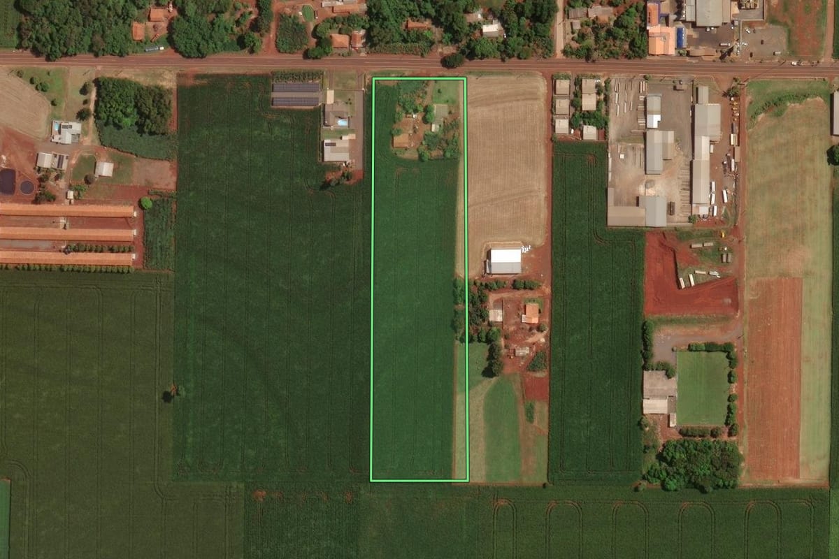 Imagem de satélite do imóvel rural em Maripá (PR), com o contorno declarado no CAR desenhado por cima.