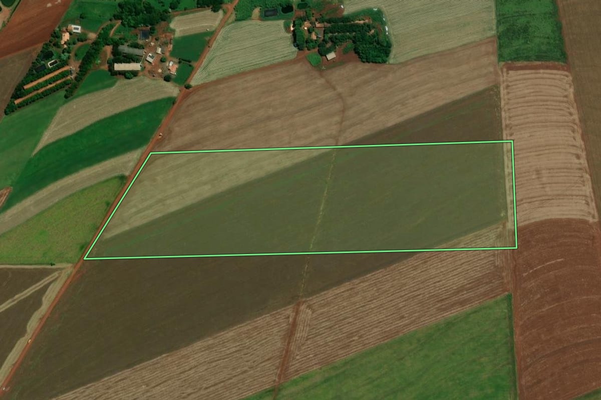 Imagem de satélite do imóvel rural em Maripá (PR), com o contorno declarado no CAR desenhado por cima.