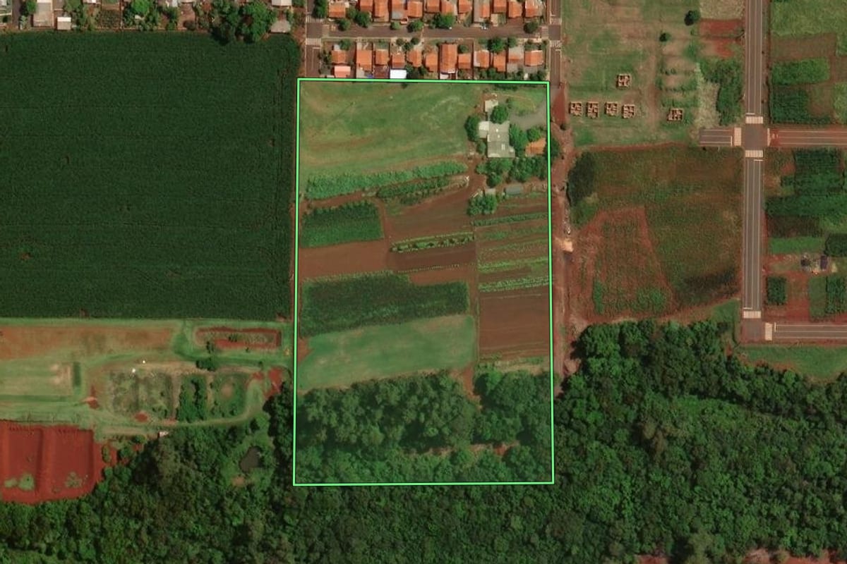 Imagem de satélite do imóvel rural em Maripá (PR), com o contorno declarado no CAR desenhado por cima.
