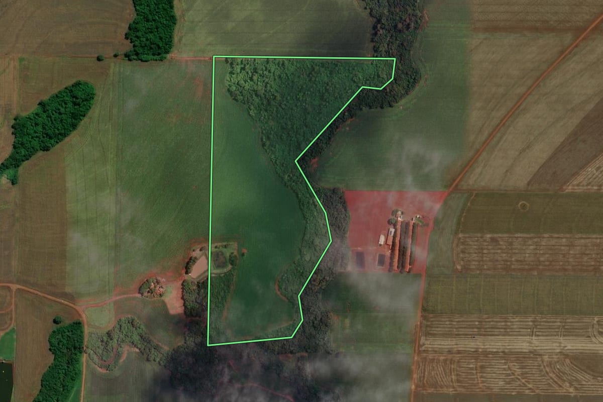 Imagem de satélite do imóvel rural em Maripá (PR), com o contorno declarado no CAR desenhado por cima.