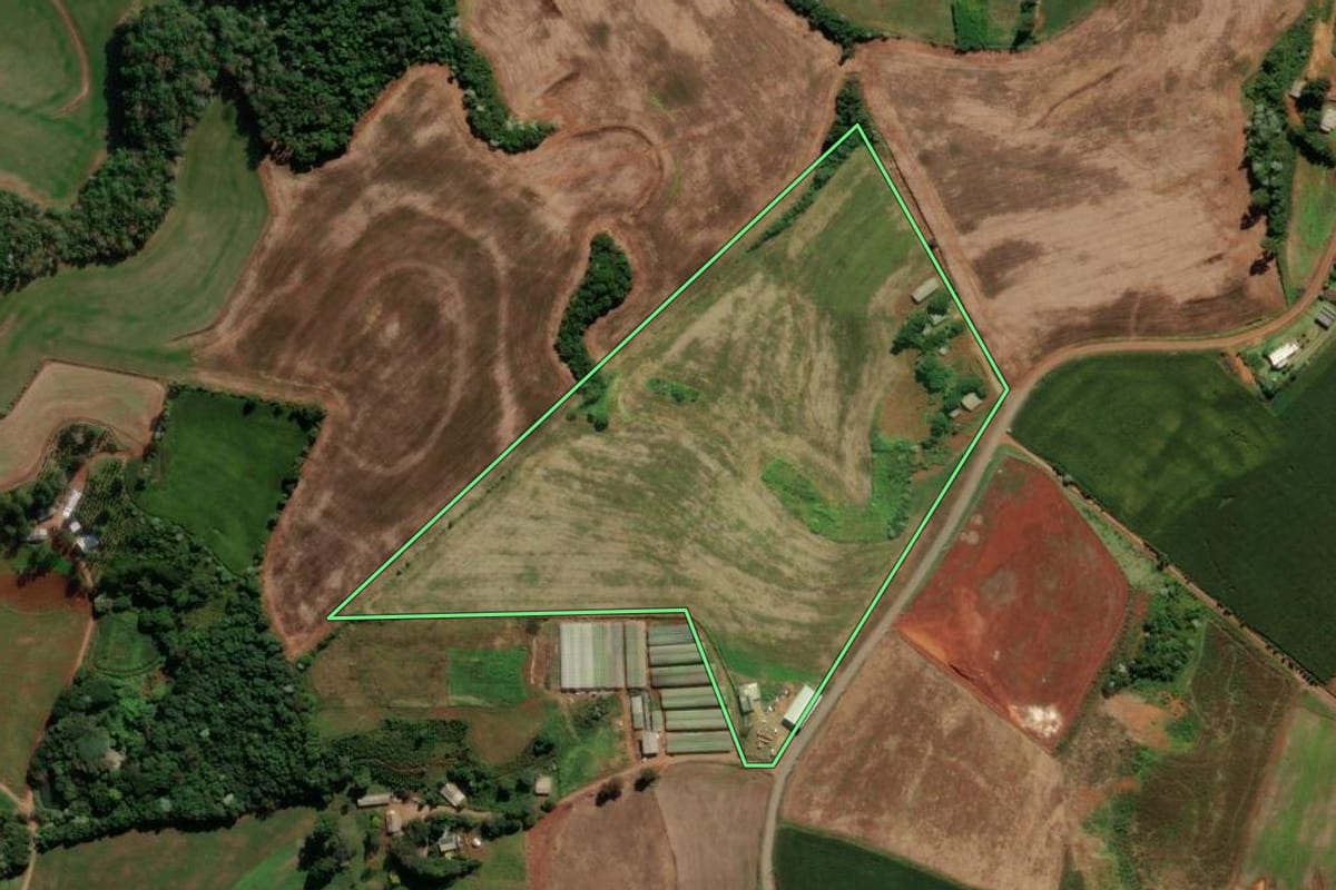 Imagem de satélite do imóvel rural em Marmeleiro (PR), com o contorno declarado no CAR desenhado por cima.