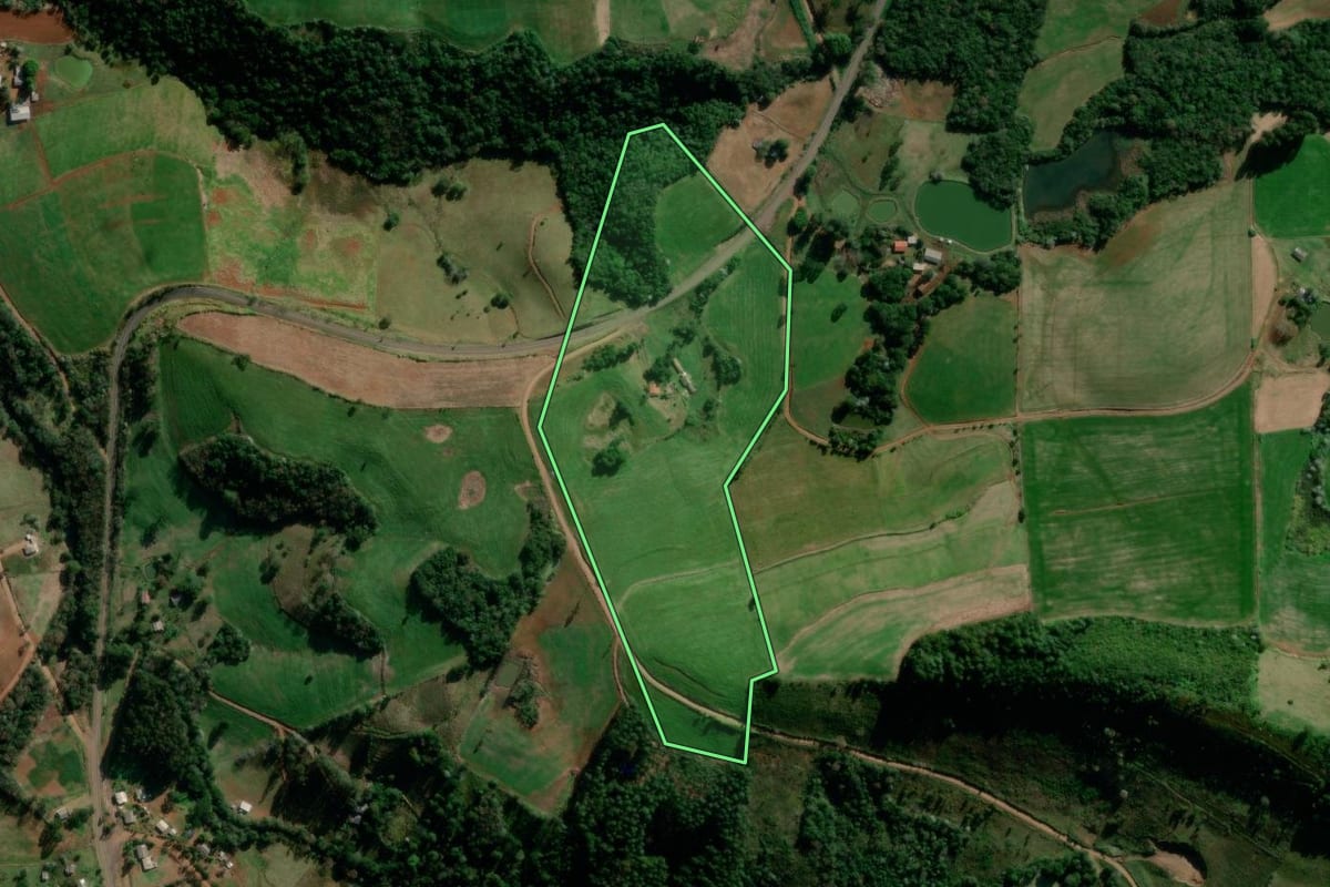 Imagem de satélite do imóvel rural em Marmeleiro (PR), com o contorno declarado no CAR desenhado por cima.