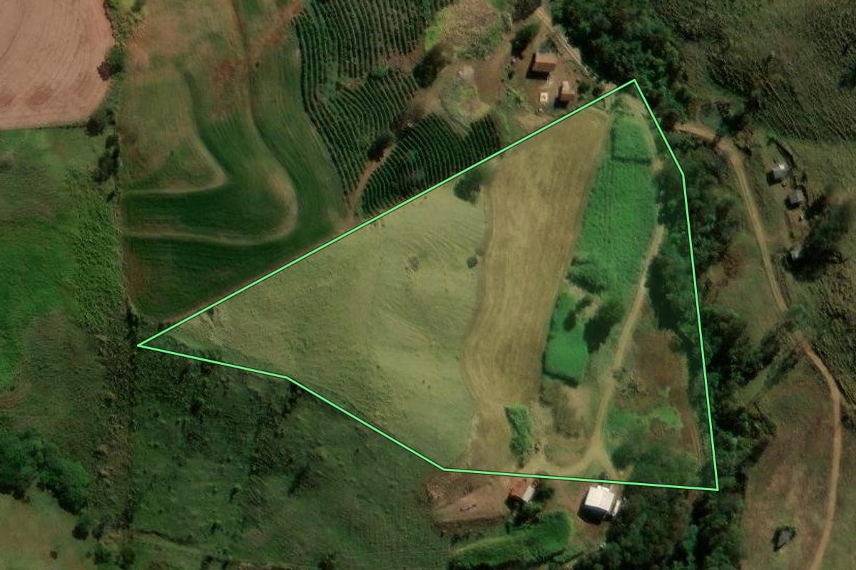 Imagem de satélite do imóvel rural em Marumbi (PR), com o contorno declarado no CAR desenhado por cima.