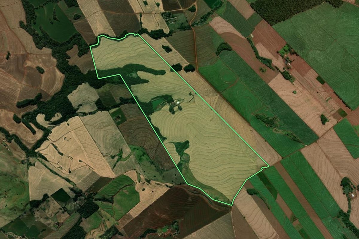 Imagem de satélite do imóvel rural em Marumbi (PR), com o contorno declarado no CAR desenhado por cima.