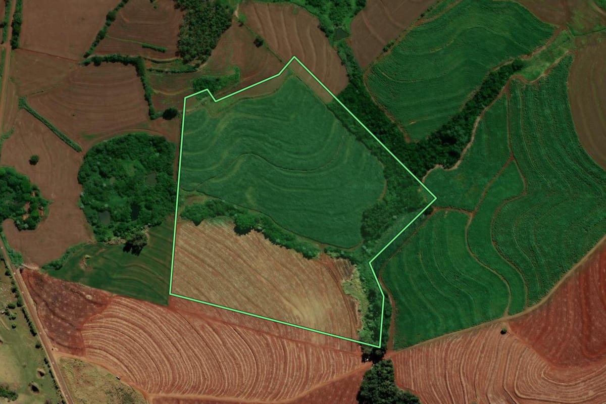 Imagem de satélite do imóvel rural em Marumbi (PR), com o contorno declarado no CAR desenhado por cima.