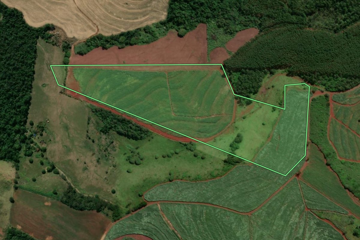 Imagem de satélite do imóvel rural em Marumbi (PR), com o contorno declarado no CAR desenhado por cima.
