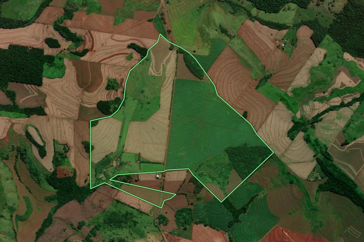 Imagem de satélite do imóvel rural em Marumbi (PR), com o contorno declarado no CAR desenhado por cima.