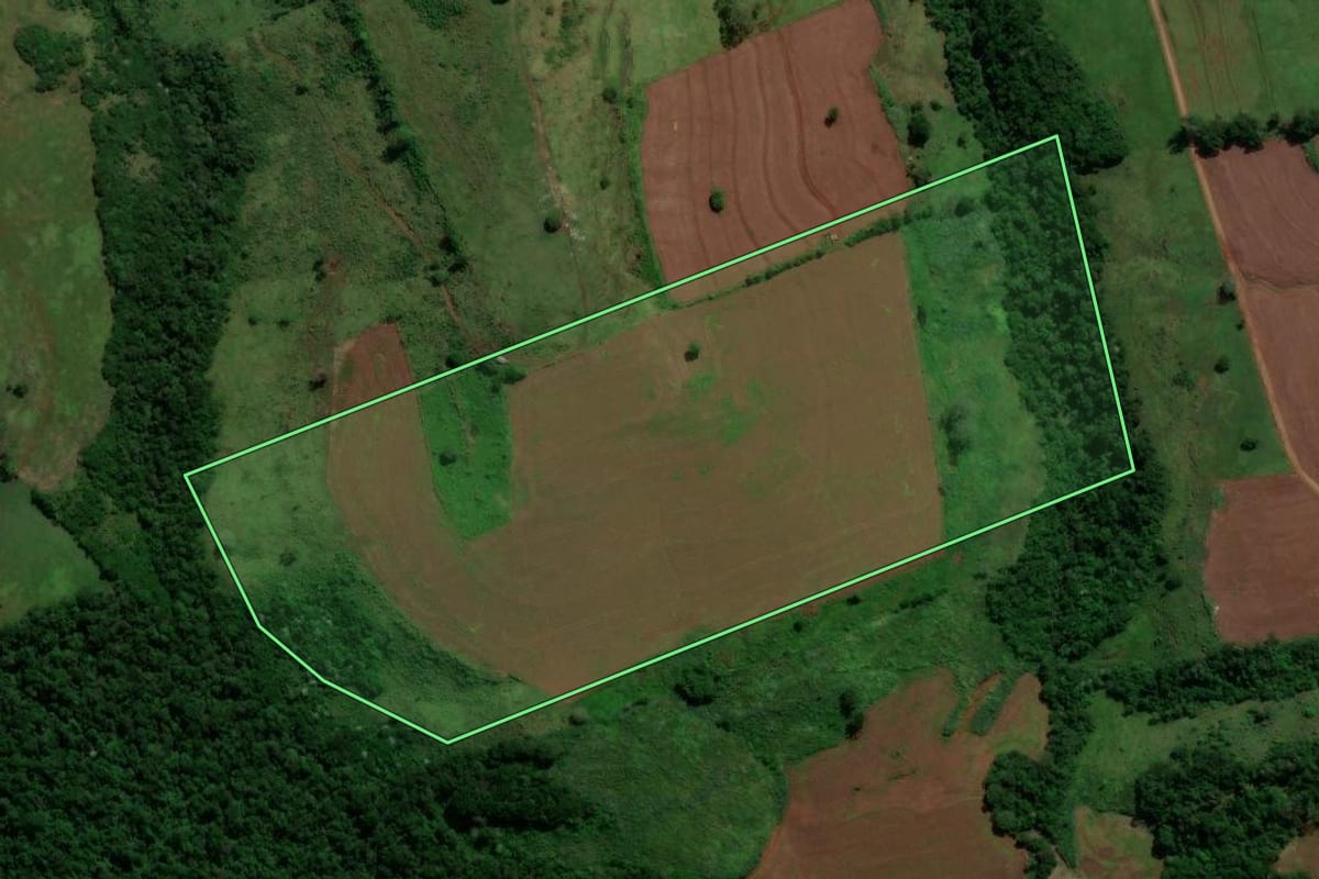 Imagem de satélite do imóvel rural em Marumbi (PR), com o contorno declarado no CAR desenhado por cima.