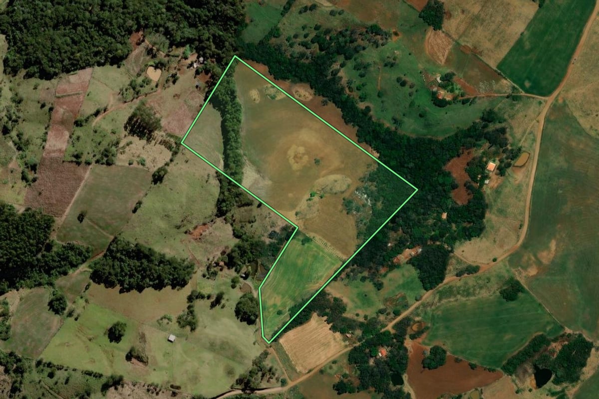 Imagem de satélite do imóvel rural em Mato Rico (PR), com o contorno declarado no CAR desenhado por cima.