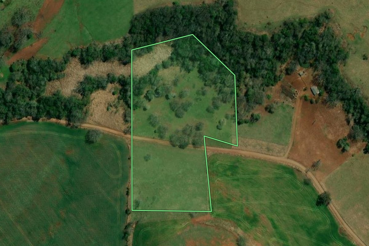 Imagem de satélite do imóvel rural em Mato Rico (PR), com o contorno declarado no CAR desenhado por cima.