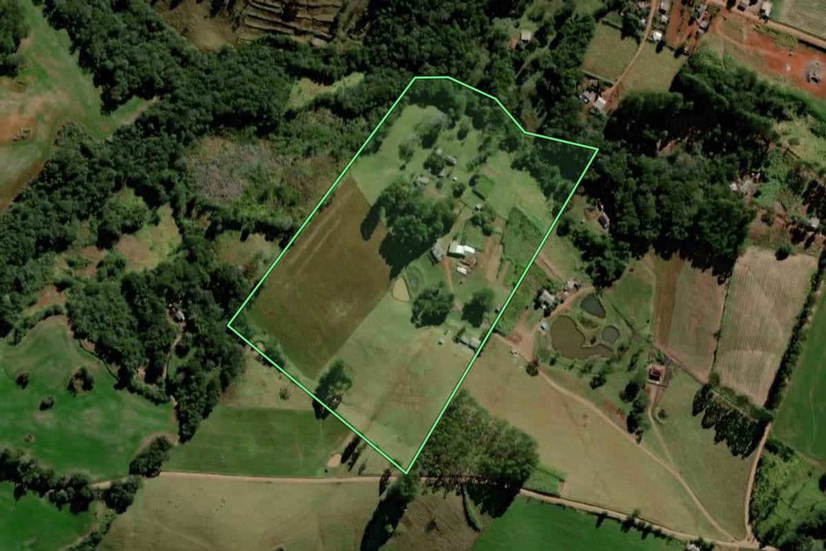 Imagem de satélite do imóvel rural em Mato Rico (PR), com o contorno declarado no CAR desenhado por cima.