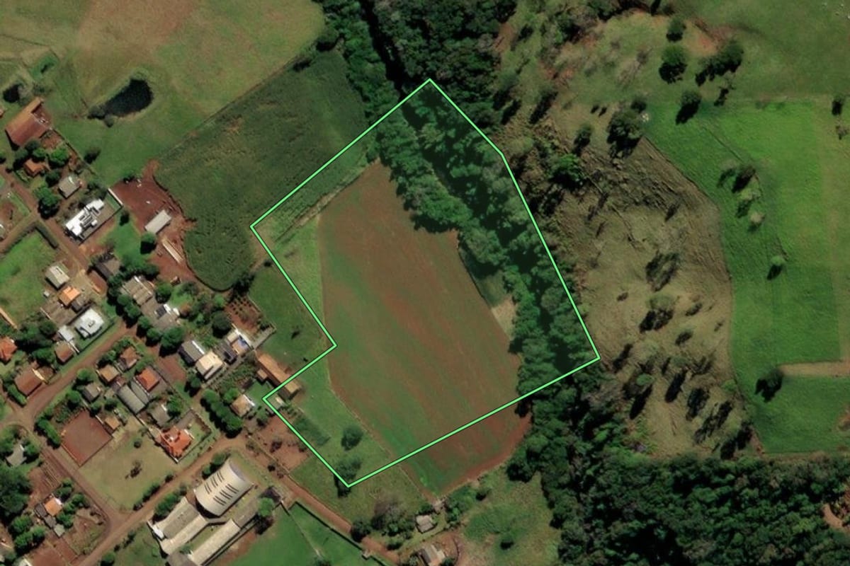 Imagem de satélite do imóvel rural em Medianeira (PR), com o contorno declarado no CAR desenhado por cima.
