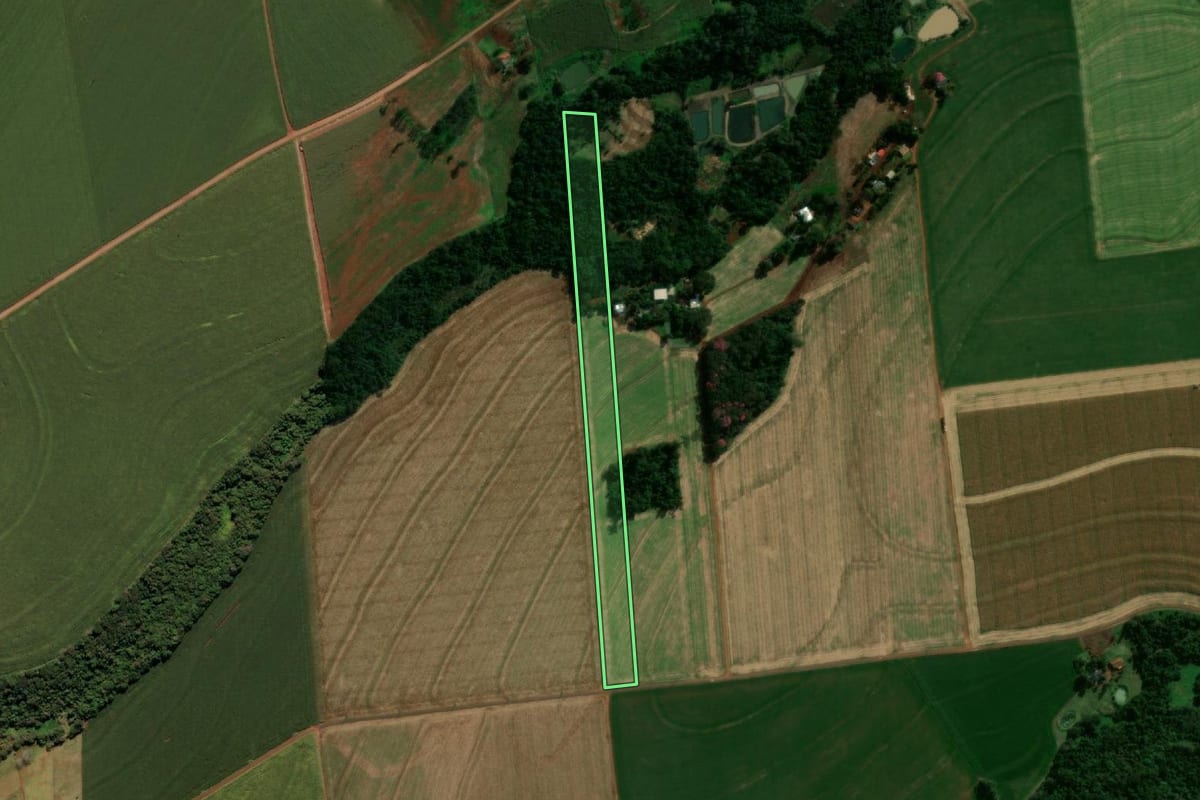 Imagem de satélite do imóvel rural em Medianeira (PR), com o contorno declarado no CAR desenhado por cima.