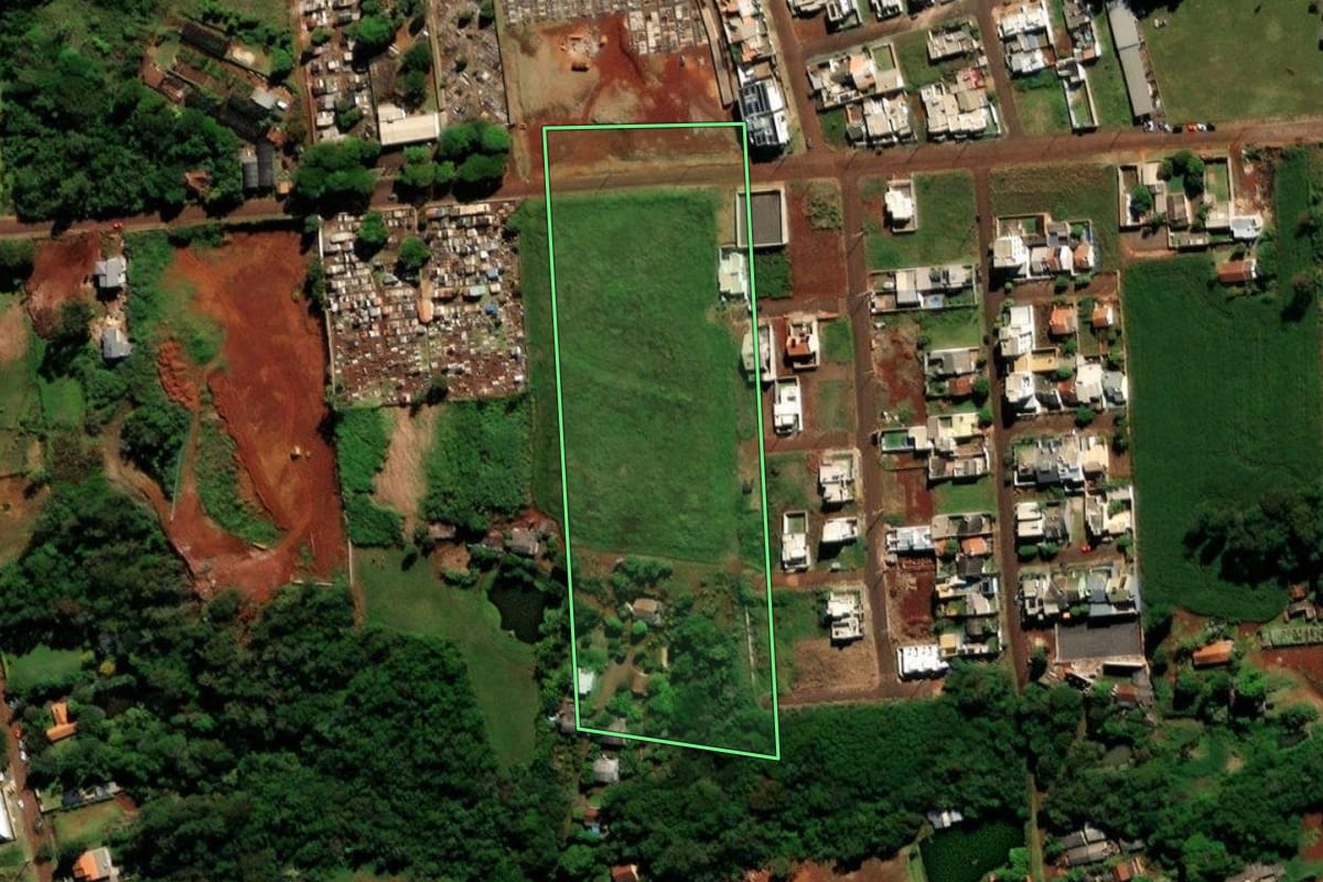 Imagem de satélite do imóvel rural em Medianeira (PR), com o contorno declarado no CAR desenhado por cima.