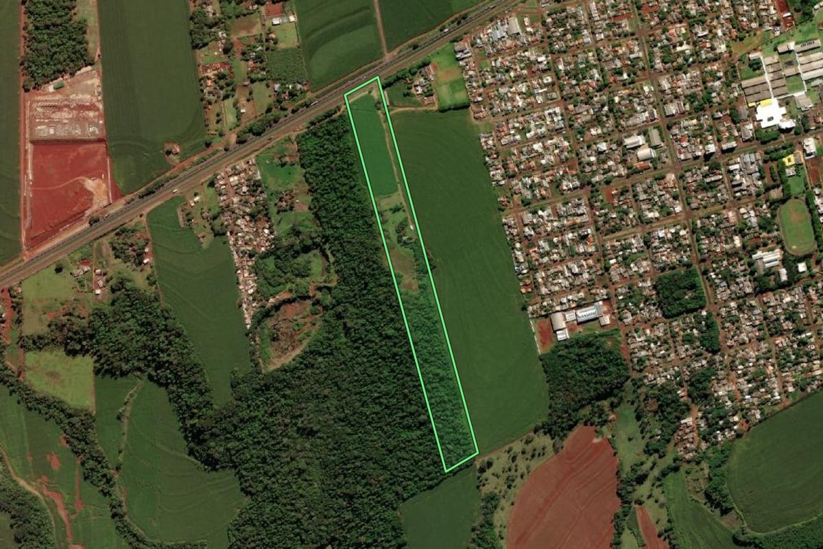 Imagem de satélite do imóvel rural em Medianeira (PR), com o contorno declarado no CAR desenhado por cima.