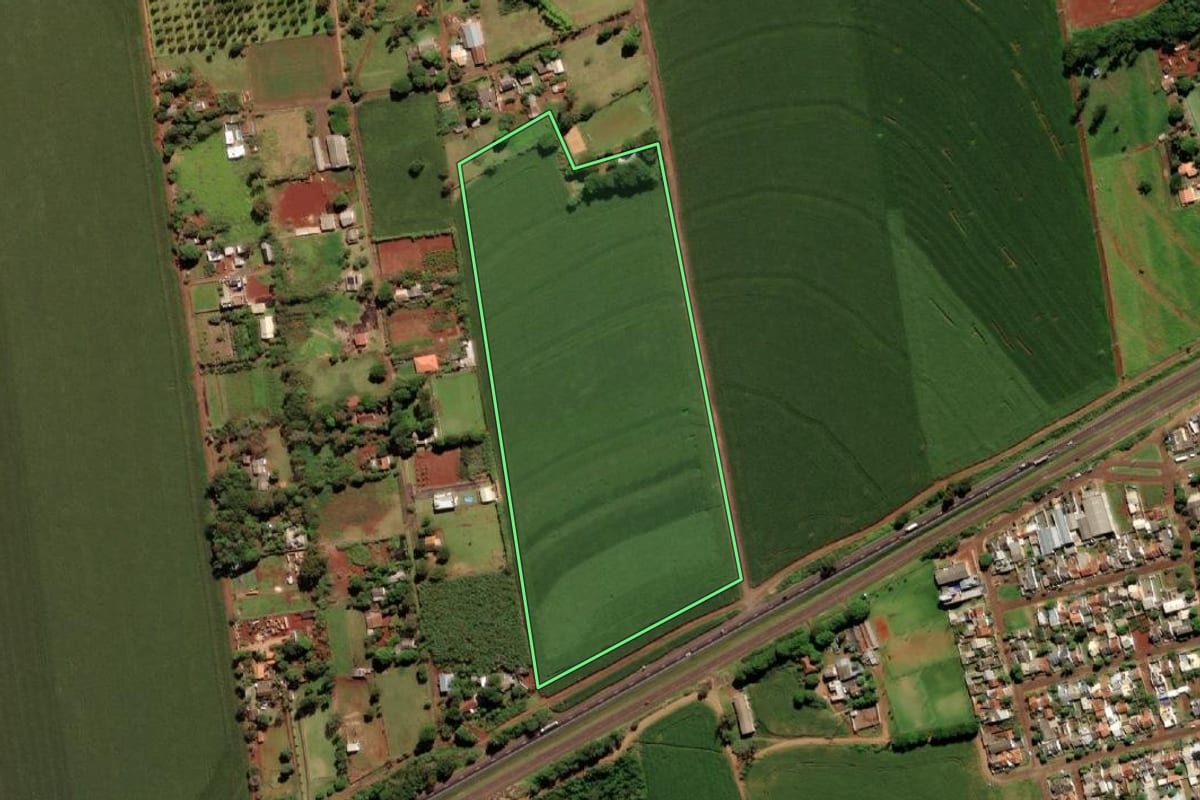 Imagem de satélite do imóvel rural em Medianeira (PR), com o contorno declarado no CAR desenhado por cima.