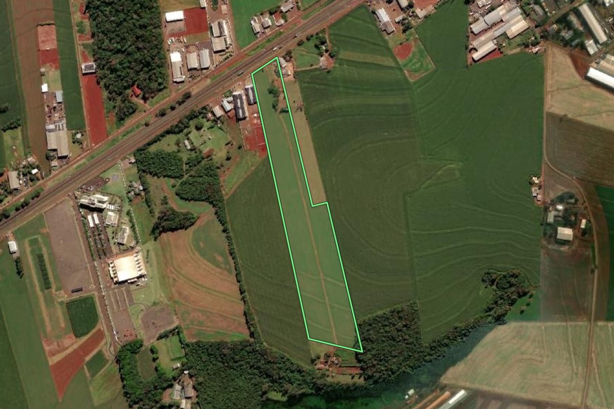 Imagem de satélite do imóvel rural em Medianeira (PR), com o contorno declarado no CAR desenhado por cima.
