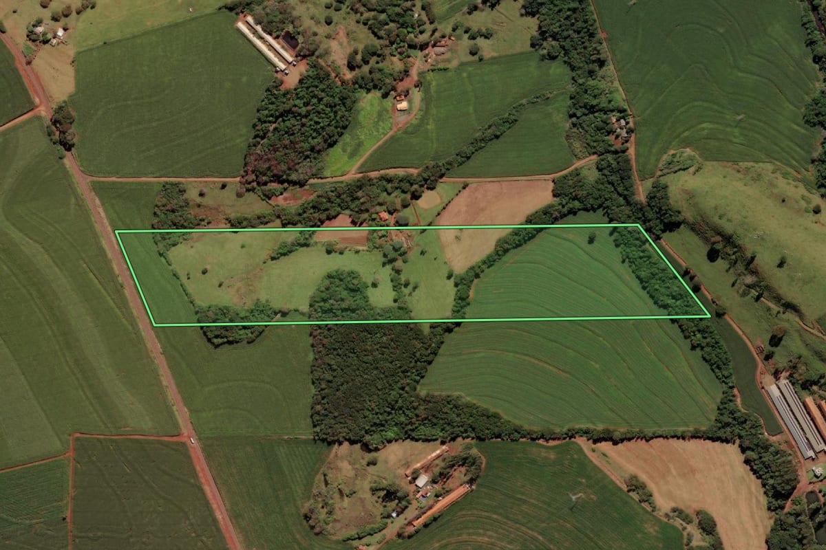 Imagem de satélite do imóvel rural em Medianeira (PR), com o contorno declarado no CAR desenhado por cima.
