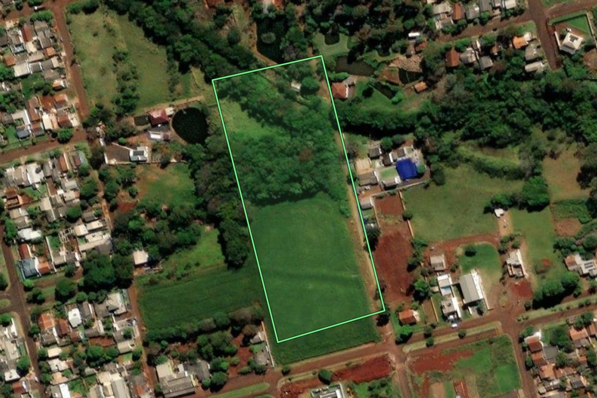 Imagem de satélite do imóvel rural em Medianeira (PR), com o contorno declarado no CAR desenhado por cima.