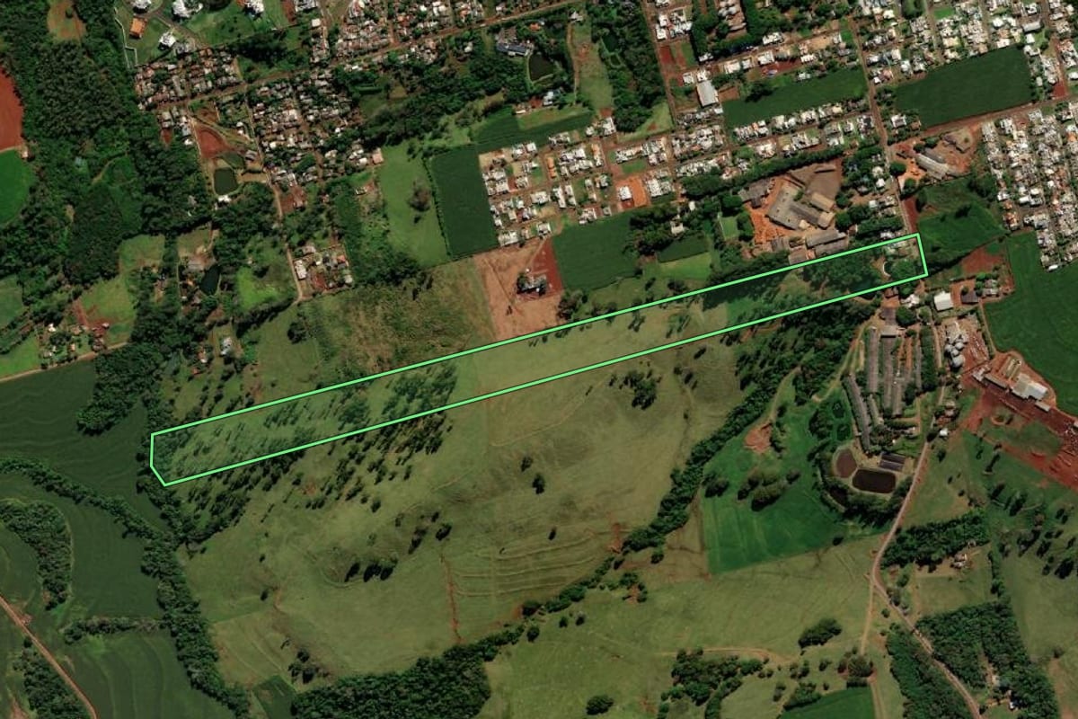 Imagem de satélite do imóvel rural em Medianeira (PR), com o contorno declarado no CAR desenhado por cima.