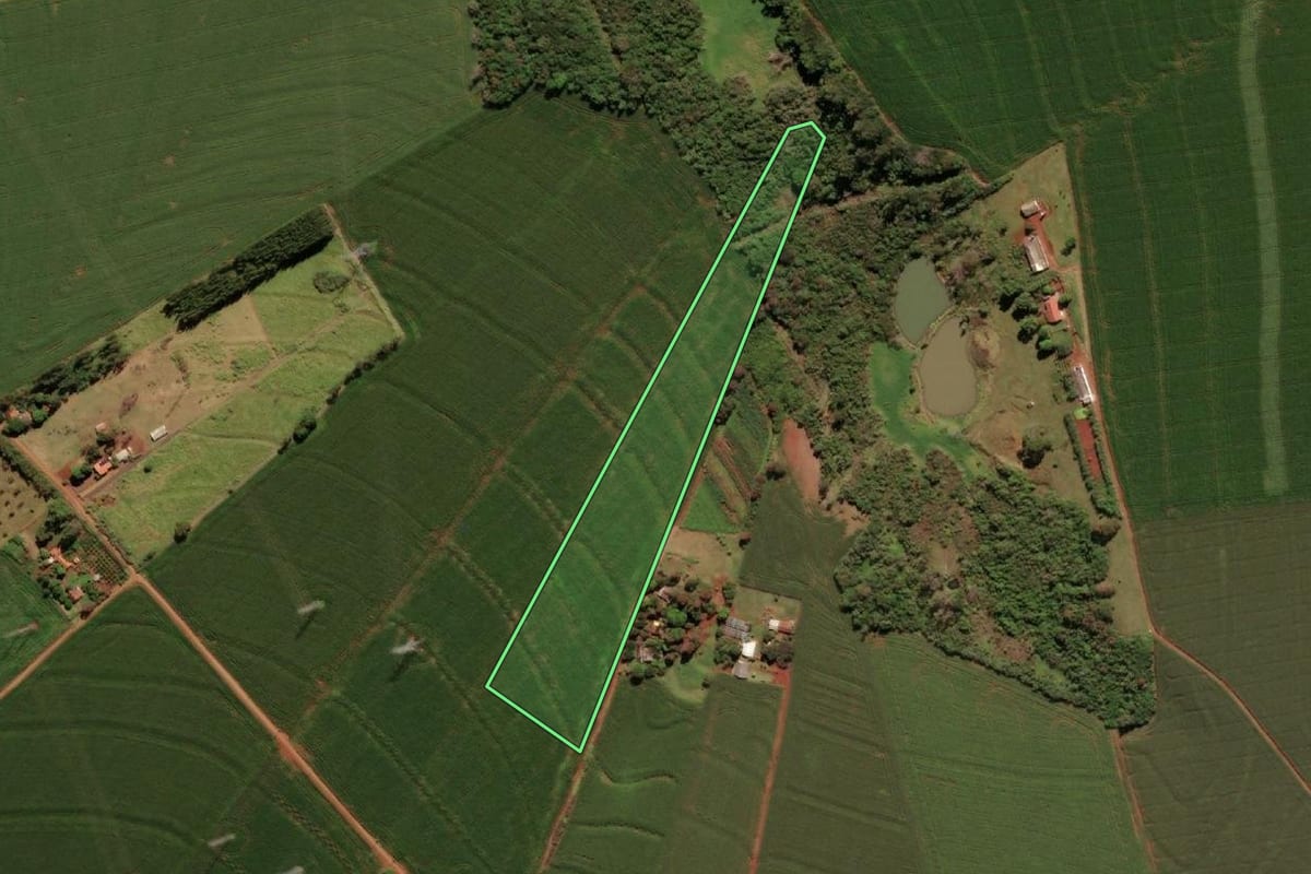 Imagem de satélite do imóvel rural em Medianeira (PR), com o contorno declarado no CAR desenhado por cima.