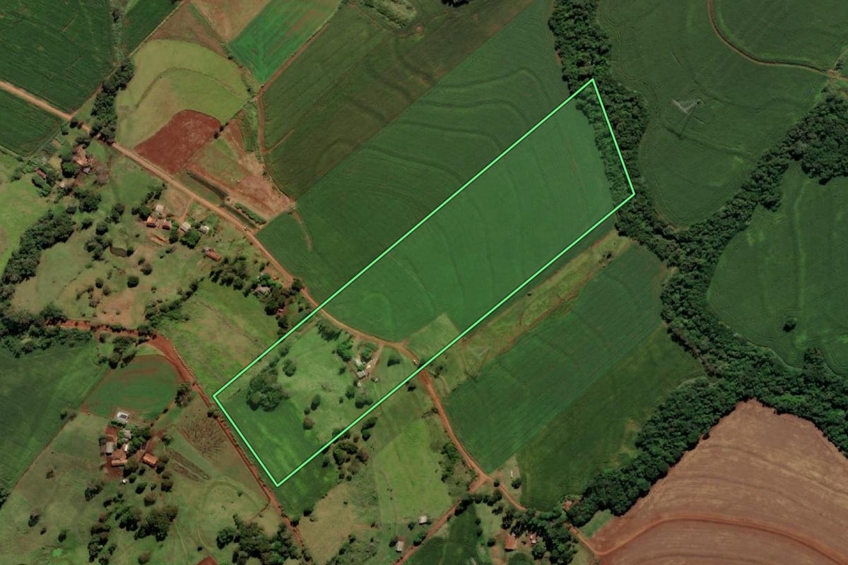 Imagem de satélite do imóvel rural em Medianeira (PR), com o contorno declarado no CAR desenhado por cima.