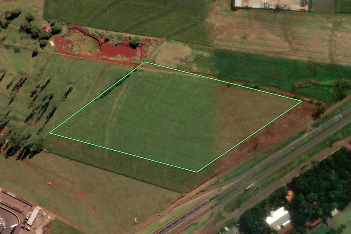 Imagem de satélite do imóvel rural em Medianeira (PR), com o contorno declarado no CAR desenhado por cima.