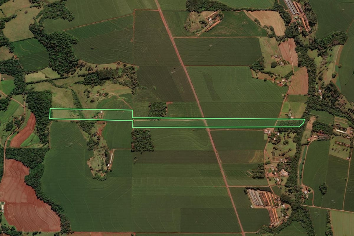 Imagem de satélite do imóvel rural em Medianeira (PR), com o contorno declarado no CAR desenhado por cima.