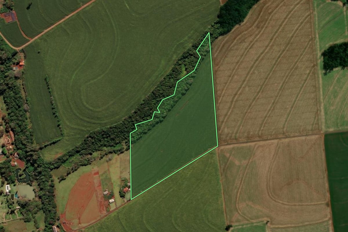 Imagem de satélite do imóvel rural em Medianeira (PR), com o contorno declarado no CAR desenhado por cima.