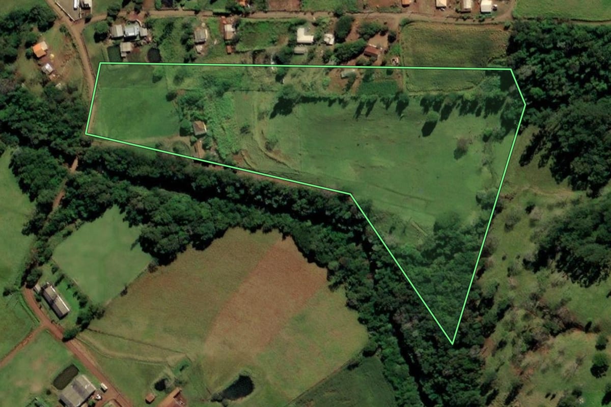 Imagem de satélite do imóvel rural em Medianeira (PR), com o contorno declarado no CAR desenhado por cima.