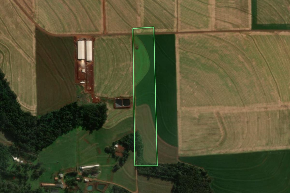 Imagem de satélite do imóvel rural em Medianeira (PR), com o contorno declarado no CAR desenhado por cima.